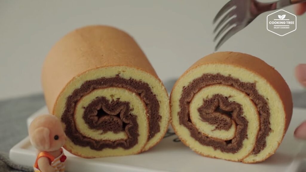 Chocolate Vanilla Swiss Roll Cake Recipe-Cooking tree