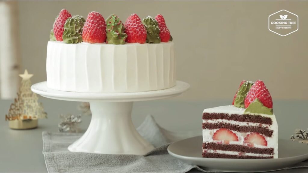 Christmas Strawberry Chocolate Cake Recipe-Cooking tree