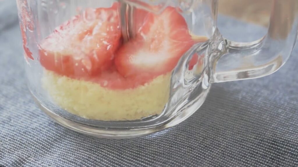 Strawberry whipped cream Bottle cake Cooking tree