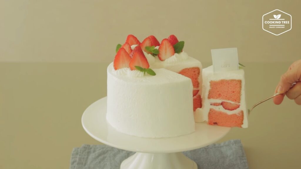 딸기 시폰 케이크 만들기 쉬폰 생크림 케이크 Strawberry Chiffon Cake Recipe ストロベリーシフォンケーキ Cookingtree쿠킹트리 screenshot