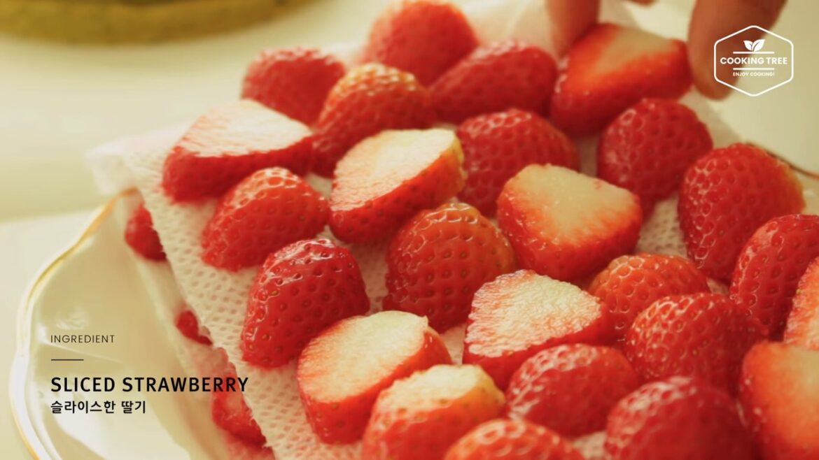 Matcha strawberry cake Recipe (Green tea cake)