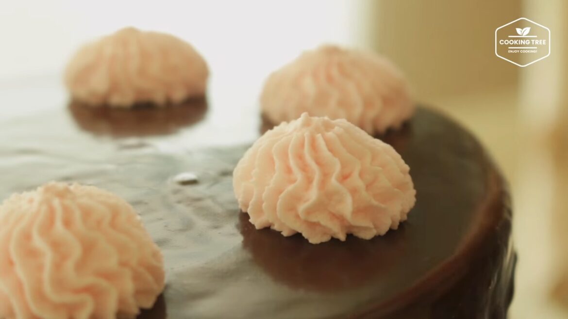 Matcha strawberry cake Recipe (Green tea cake)