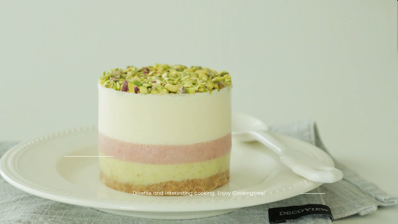 Pistachio cream cheese mousse cake Recipe