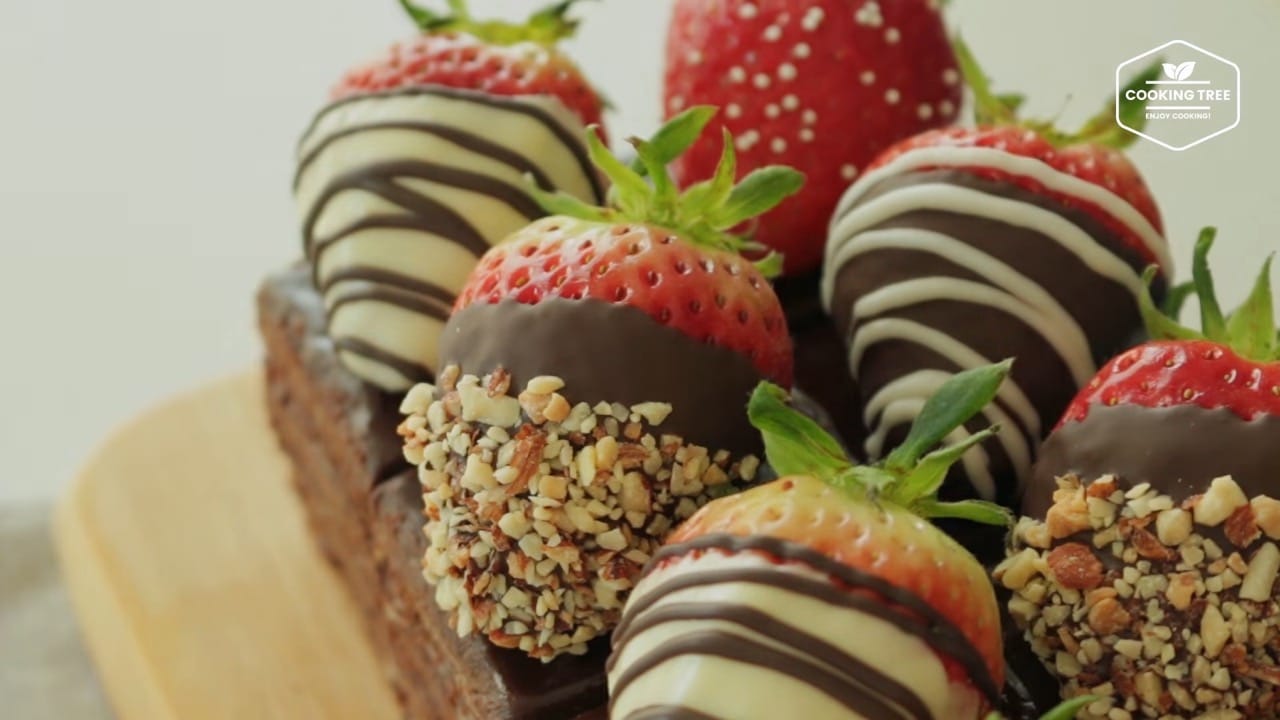 Strawberry Chocolate Ganache Cake Recipe 