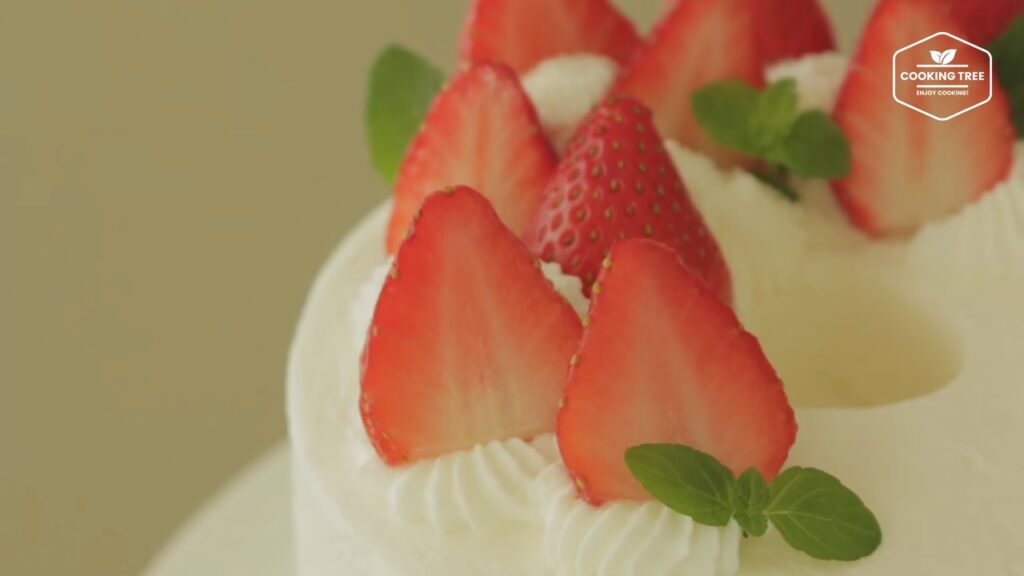 딸기 시폰 케이크 만들기 쉬폰 생크림 케이크 Strawberry Chiffon Cake Recipe ストロベリーシフォンケーキ Cookingtree쿠킹트리 screenshot
