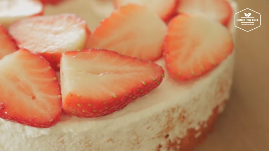 딸기 시폰 케이크 만들기 쉬폰 생크림 케이크 Strawberry Chiffon Cake Recipe ストロベリーシフォンケーキ Cookingtree쿠킹트리 screenshot