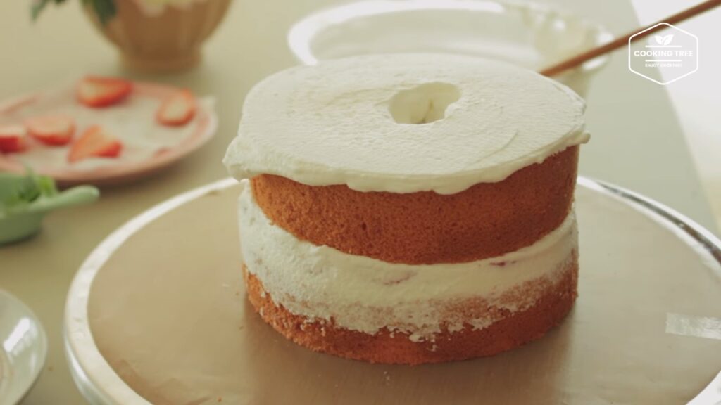 딸기 시폰 케이크 만들기 쉬폰 생크림 케이크 Strawberry Chiffon Cake Recipe ストロベリーシフォンケーキ Cookingtree쿠킹트리 screenshot