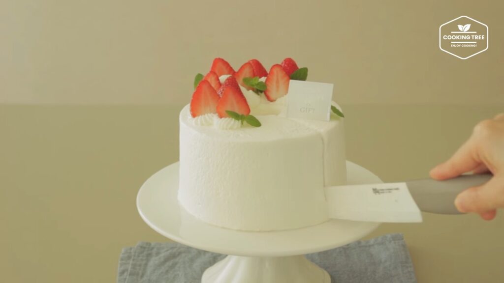 딸기 시폰 케이크 만들기 쉬폰 생크림 케이크 Strawberry Chiffon Cake Recipe ストロベリーシフォンケーキ Cookingtree쿠킹트리 screenshot