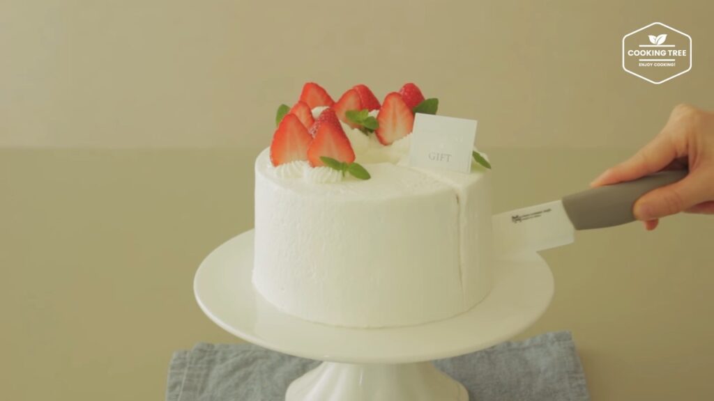 딸기 시폰 케이크 만들기 쉬폰 생크림 케이크 Strawberry Chiffon Cake Recipe ストロベリーシフォンケーキ Cookingtree쿠킹트리 screenshot