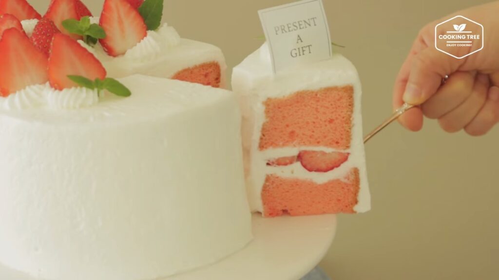 딸기 시폰 케이크 만들기 쉬폰 생크림 케이크 Strawberry Chiffon Cake Recipe ストロベリーシフォンケーキ Cookingtree쿠킹트리 screenshot