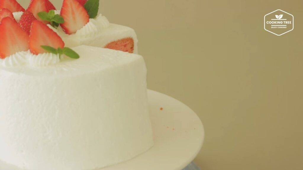 딸기 시폰 케이크 만들기 쉬폰 생크림 케이크 Strawberry Chiffon Cake Recipe ストロベリーシフォンケーキ Cookingtree쿠킹트리 screenshot