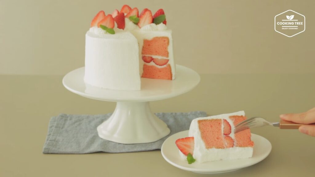 딸기 시폰 케이크 만들기 쉬폰 생크림 케이크 Strawberry Chiffon Cake Recipe ストロベリーシフォンケーキ Cookingtree쿠킹트리 screenshot