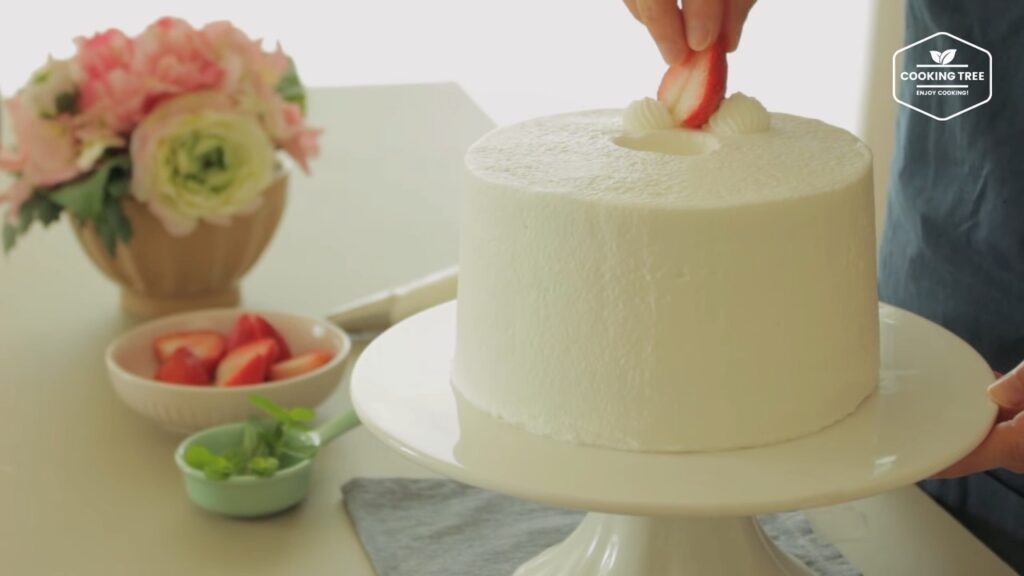 딸기 시폰 케이크 만들기 쉬폰 생크림 케이크 Strawberry Chiffon Cake Recipe ストロベリーシフォンケーキ Cookingtree쿠킹트리 screenshot