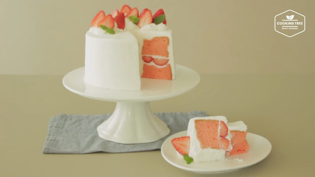 딸기 시폰 케이크 만들기 쉬폰 생크림 케이크 Strawberry Chiffon Cake Recipe ストロベリーシフォンケーキ Cookingtree쿠킹트리 screenshot