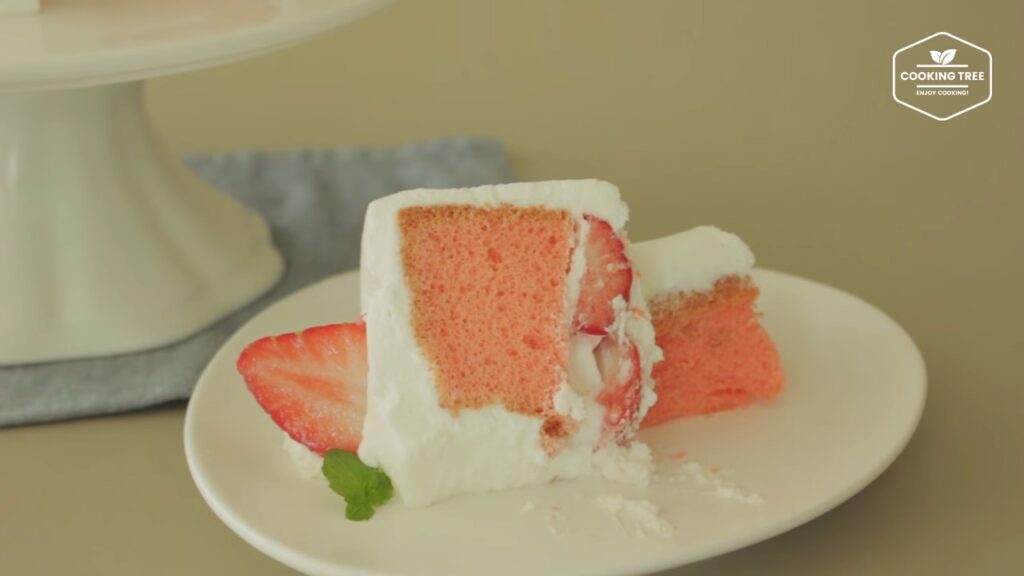 딸기 시폰 케이크 만들기 쉬폰 생크림 케이크 Strawberry Chiffon Cake Recipe ストロベリーシフォンケーキ Cookingtree쿠킹트리 screenshot
