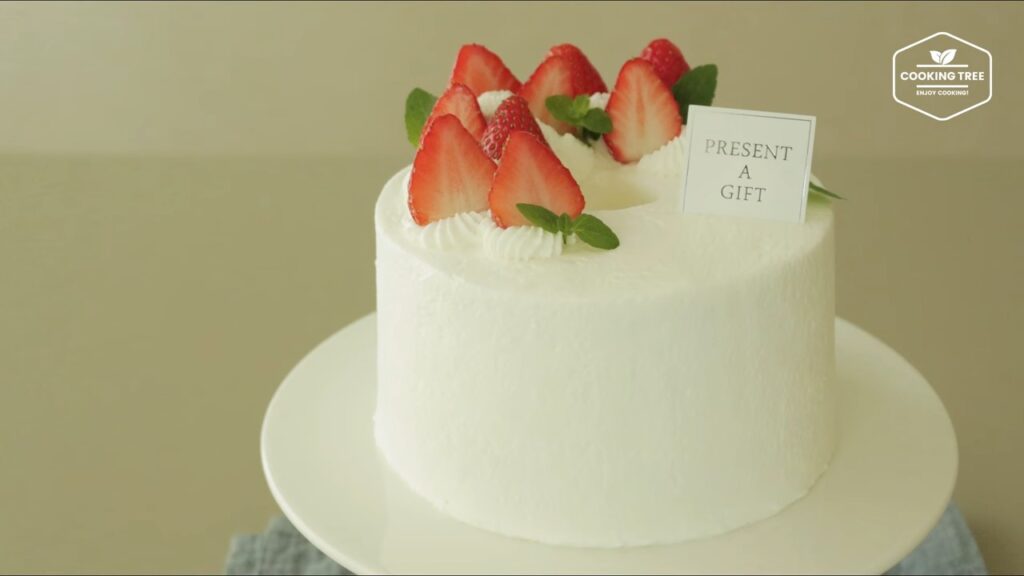 딸기 시폰 케이크 만들기 쉬폰 생크림 케이크 Strawberry Chiffon Cake Recipe ストロベリーシフォンケーキ Cookingtree쿠킹트리 screenshot