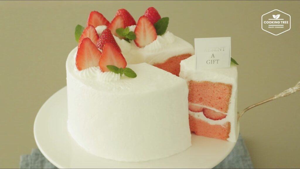 딸기 시폰 케이크 만들기 쉬폰 생크림 케이크 Strawberry Chiffon Cake Recipe ストロベリーシフォンケーキ Cookingtree쿠킹트리 screenshot