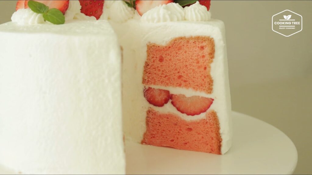딸기 시폰 케이크 만들기 쉬폰 생크림 케이크 Strawberry Chiffon Cake Recipe ストロベリーシフォンケーキ Cookingtree쿠킹트리 screenshot