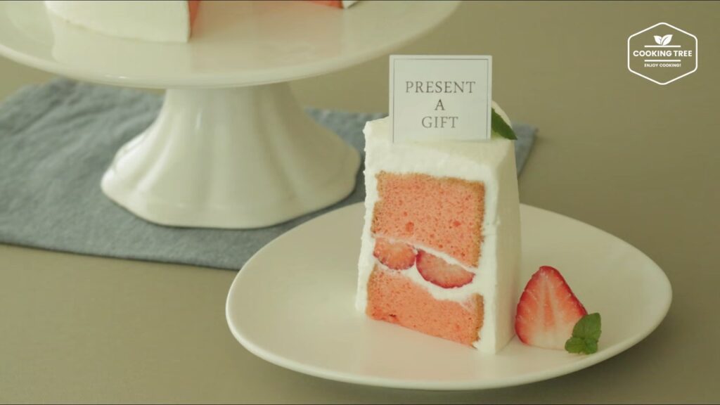 딸기 시폰 케이크 만들기 쉬폰 생크림 케이크 Strawberry Chiffon Cake Recipe ストロベリーシフォンケーキ Cookingtree쿠킹트리 screenshot