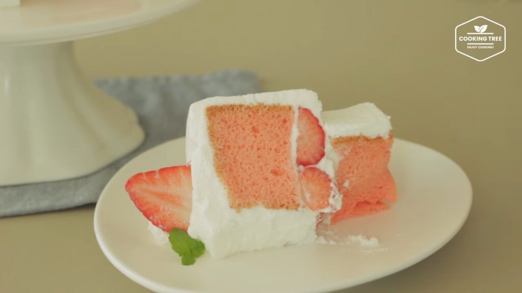 딸기 시폰 케이크 만들기 쉬폰 생크림 케이크 Strawberry Chiffon Cake Recipe ストロベリーシフォンケーキ Cookingtree쿠킹트리 screenshot