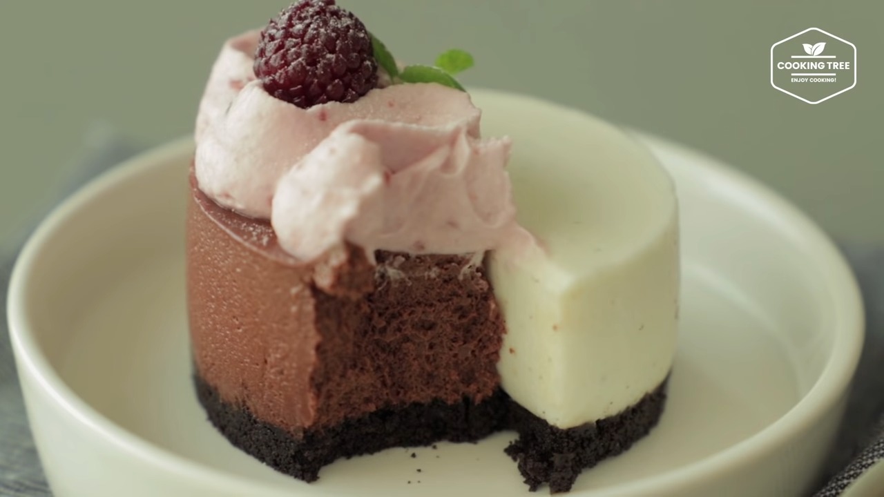 Chocolate & vanilla double mousse cake Recipe