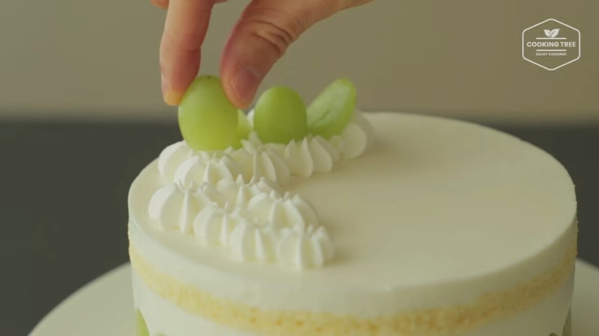 Green grape yogurt cream cake Recipe