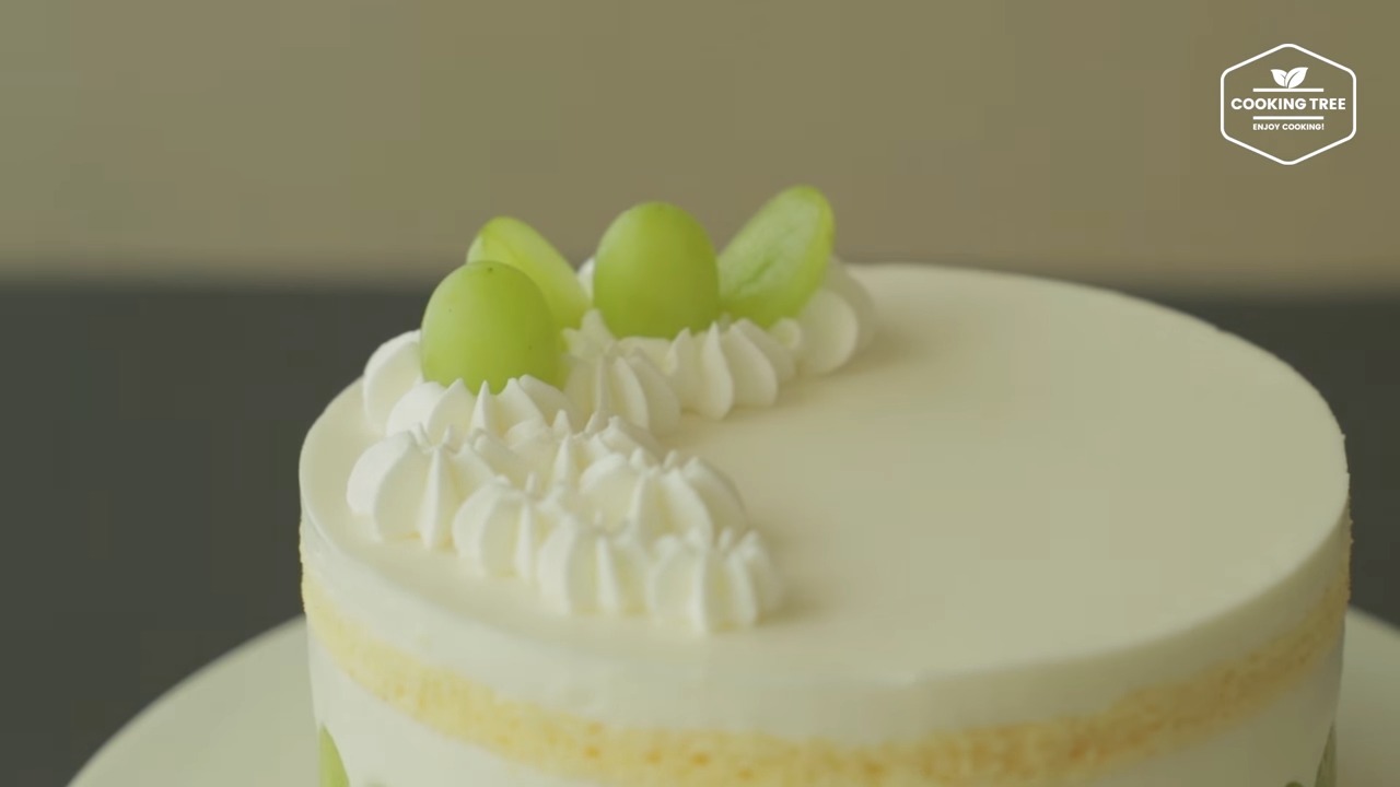 Green grape yogurt cream cake Recipe