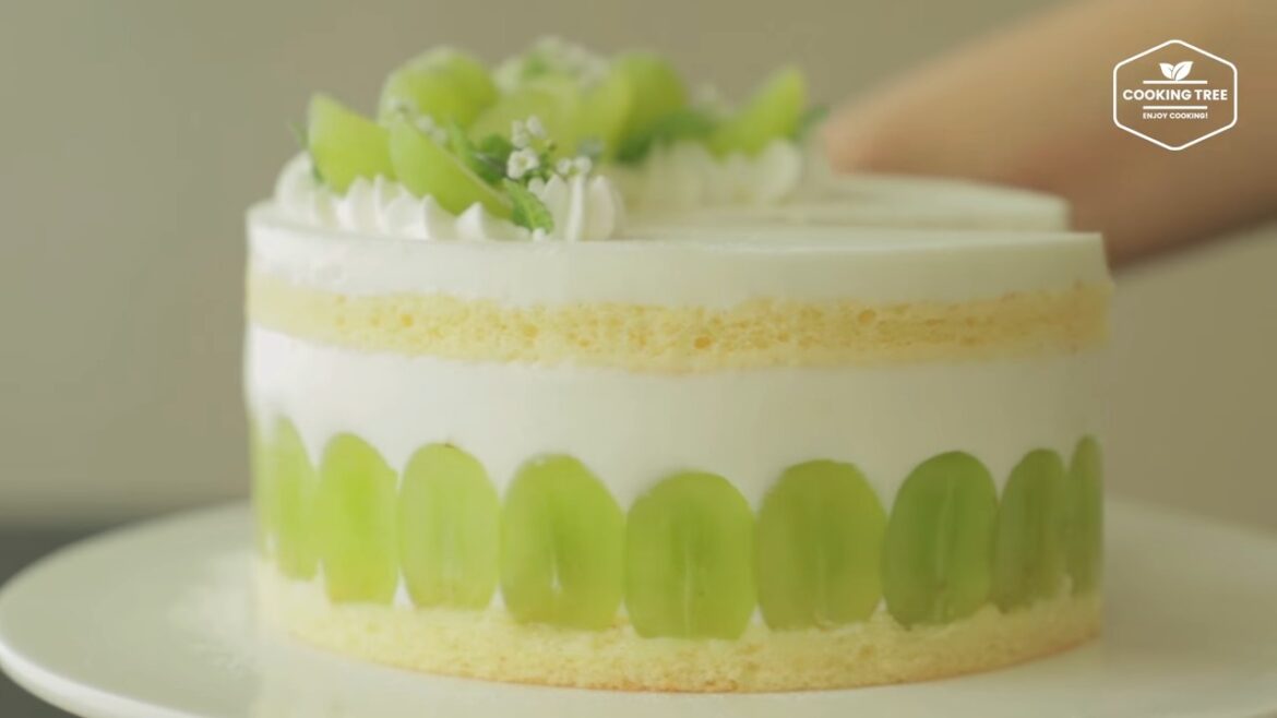 Green grape yogurt cream cake Recipe