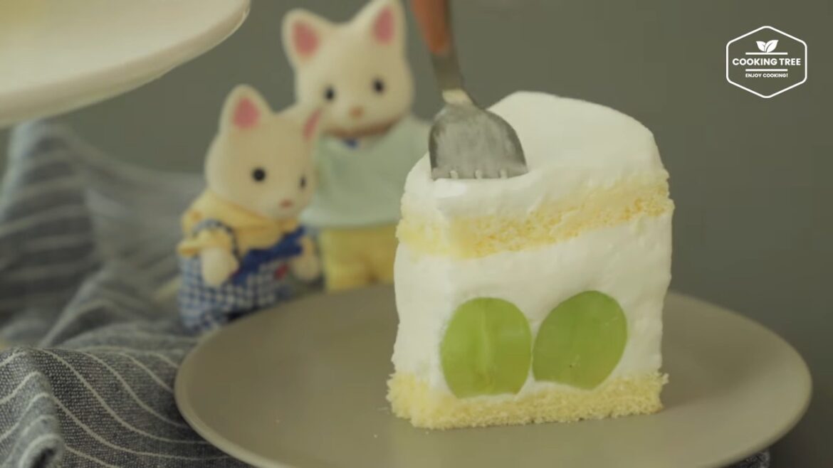 Green grape yogurt cream cake Recipe