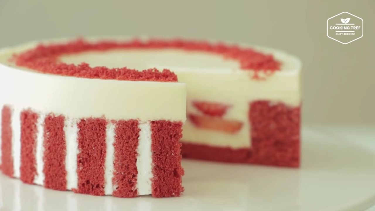 Red Velvet Strawberry Cake Recipe