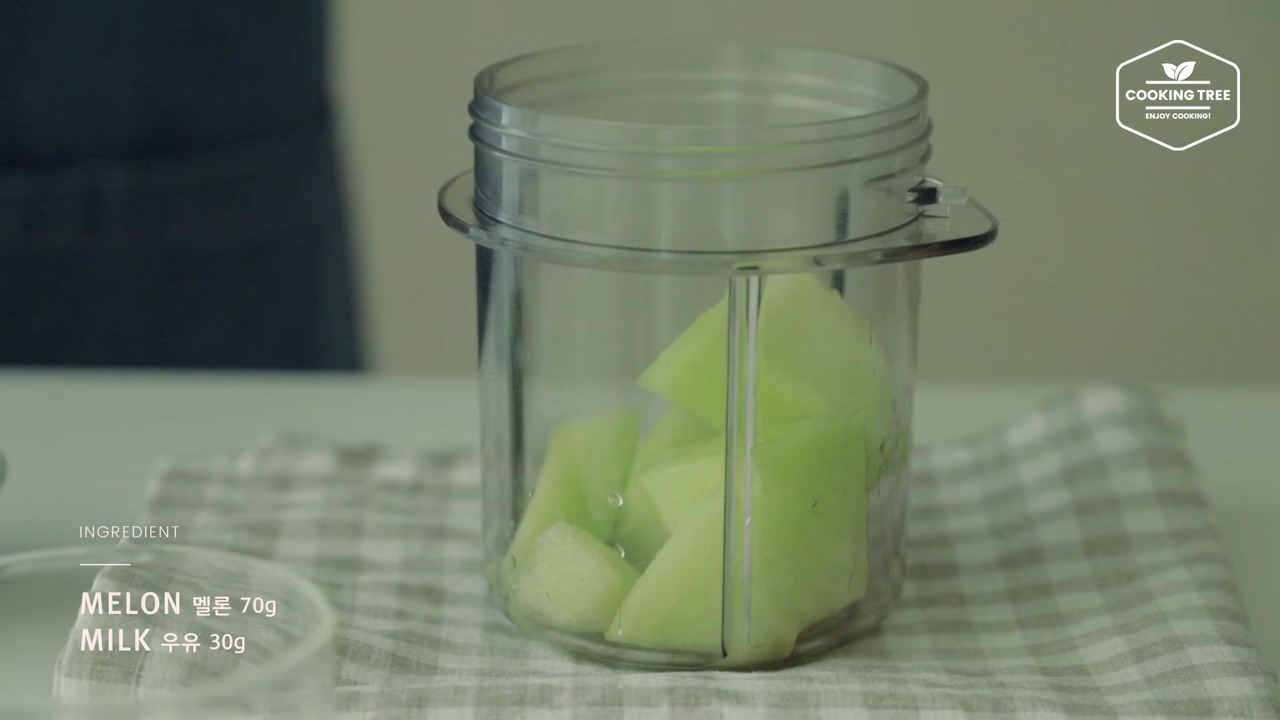 Melon mousse cake Recipe