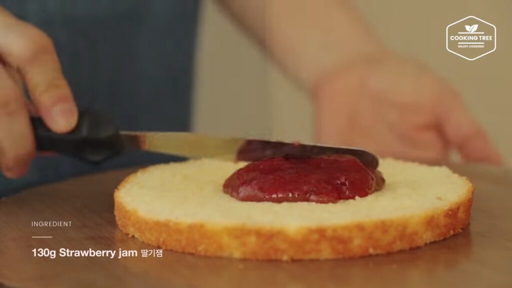 No oven Strawberry Cake without Oven