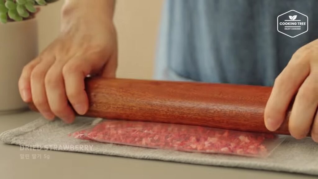 Strawberry Checkerboard Cake Recipe