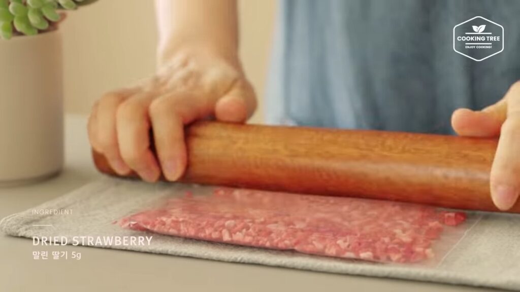 Strawberry Checkerboard Cake Recipe