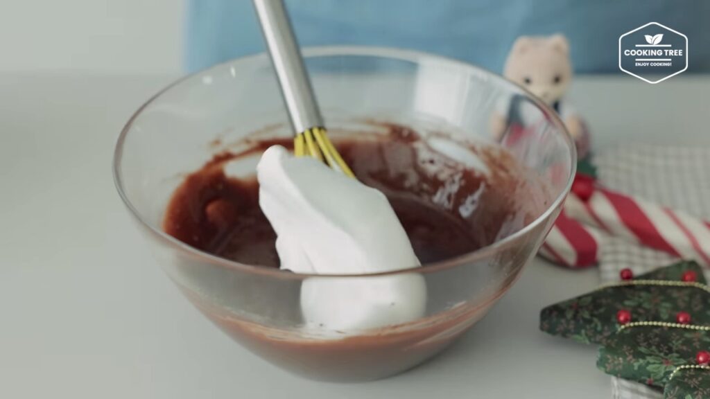 Christmas Strawberry Chocolate Roll Cake Recipe
