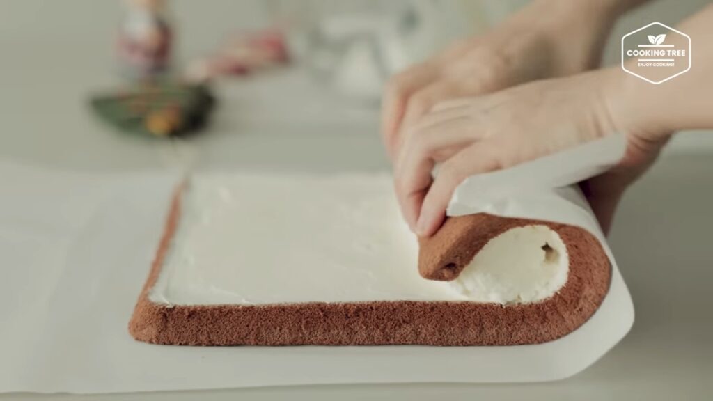Christmas Strawberry Chocolate Roll Cake Recipe
