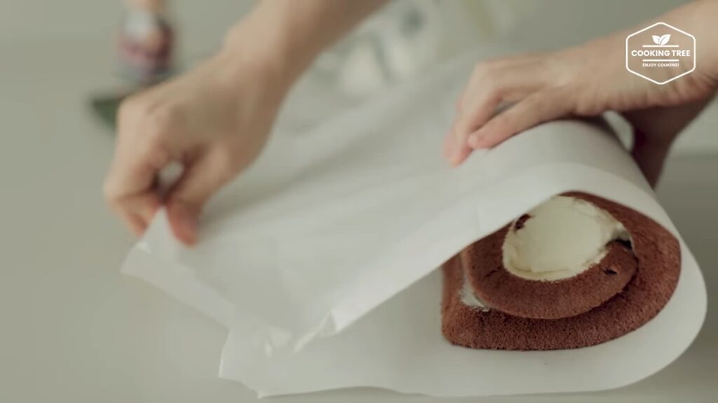 Christmas Strawberry Chocolate Roll Cake Recipe