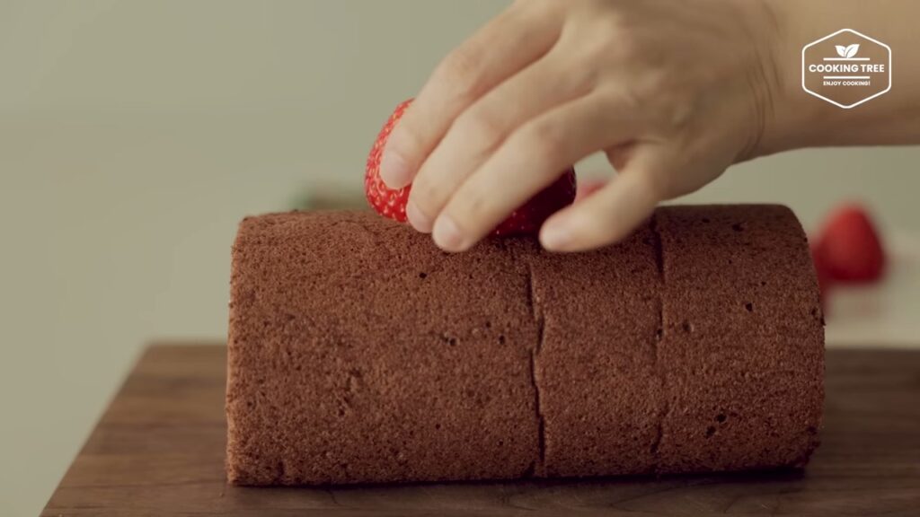 Christmas Strawberry Chocolate Roll Cake Recipe