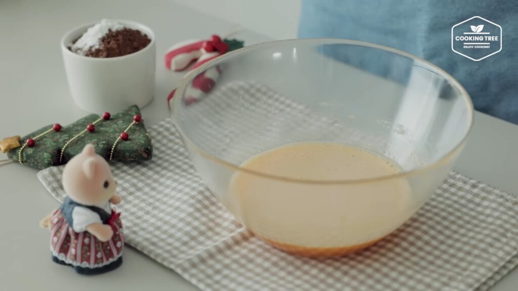 Christmas Strawberry Chocolate Roll Cake Recipe