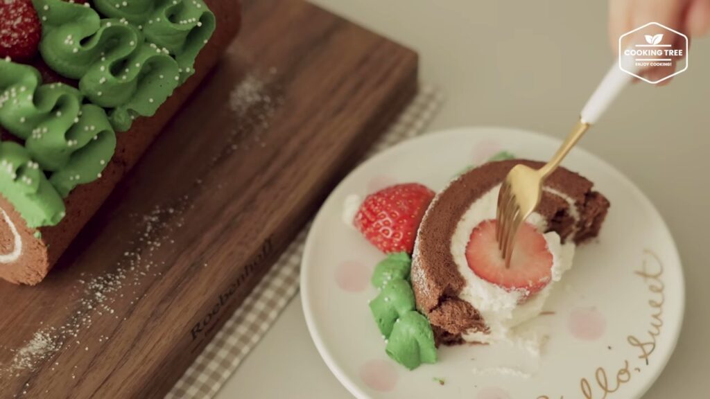 Christmas Strawberry Chocolate Roll Cake Recipe