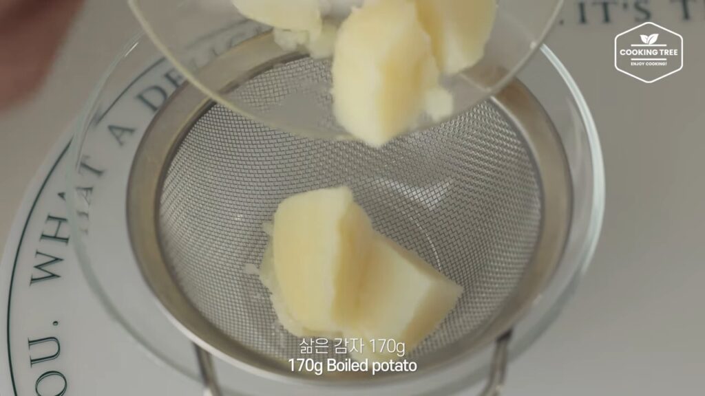 Rezept für Kartoffelklebreisbällchen (Dango). 9 크림에 퐁당 쫄깃쫄깃 감자 찹쌀볼 당고 만들기 Potato Glutinous Rice Ball Dango Recipe Cooking tree screenshot