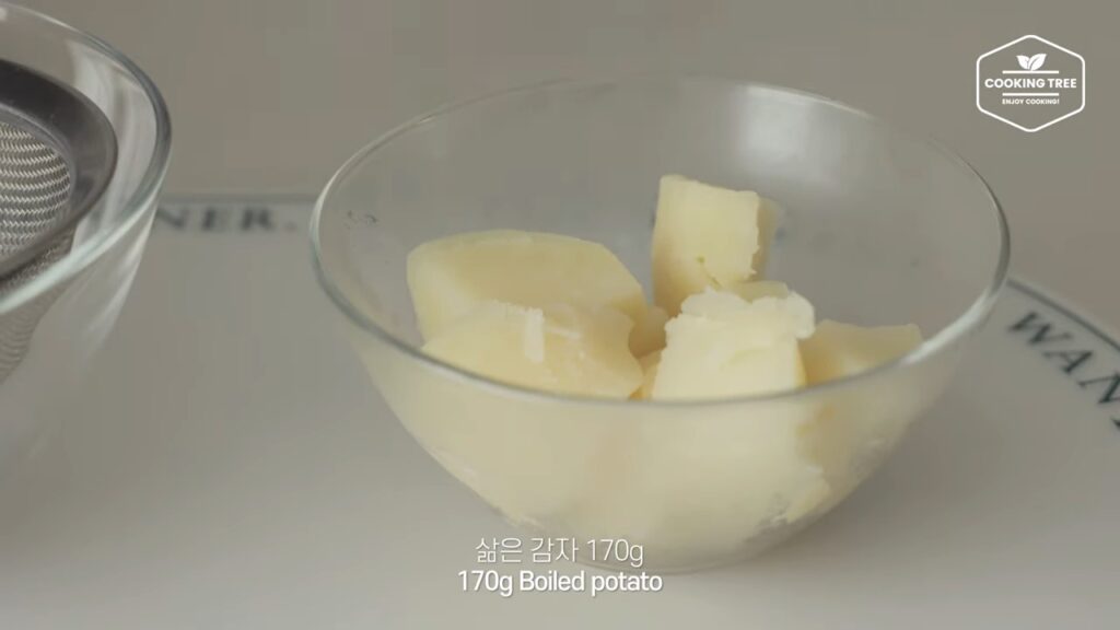 Rezept für Kartoffelklebreisbällchen (Dango). 8 크림에 퐁당 쫄깃쫄깃 감자 찹쌀볼 당고 만들기 Potato Glutinous Rice Ball Dango Recipe Cooking tree screenshot