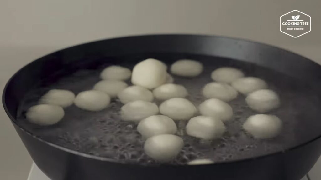 크림에 퐁당 쫄깃쫄깃 감자 찹쌀볼 당고 만들기 Potato Glutinous Rice Ball Dango Recipe Cooking tree screenshot
