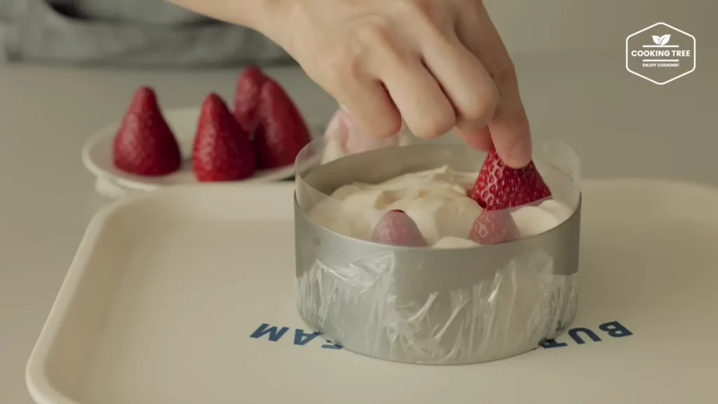 No Bake Layer Strawberry Cheesecake Recipe