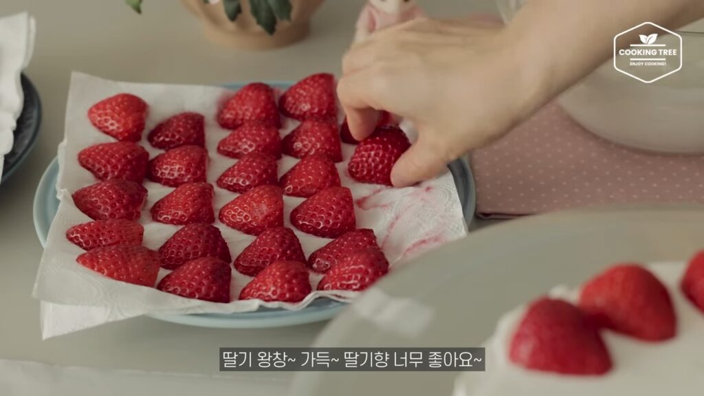 Pink Strawberry Cake Recipe