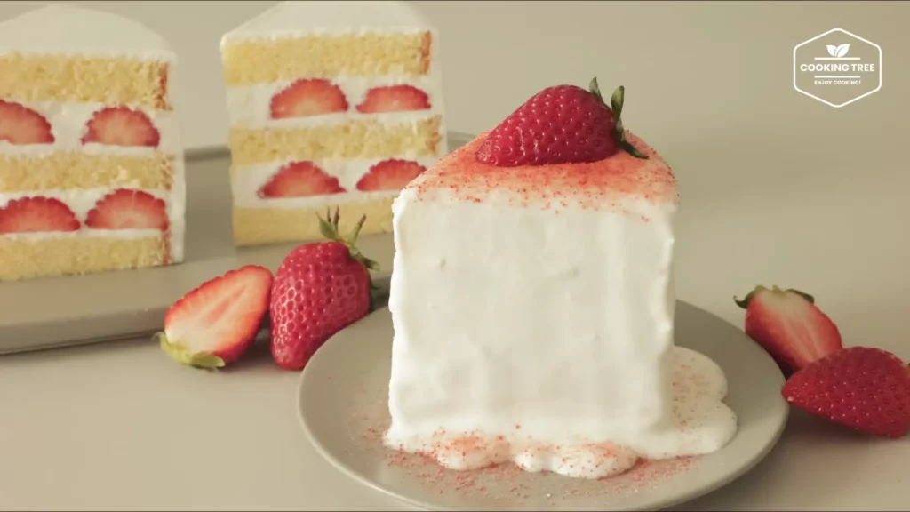 생크림을 부어 먹는 딸기 케이크 만들기