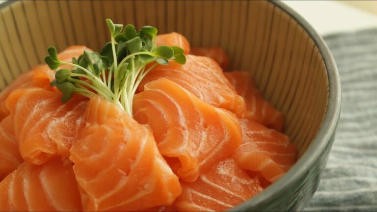How to make Salmon Donburi