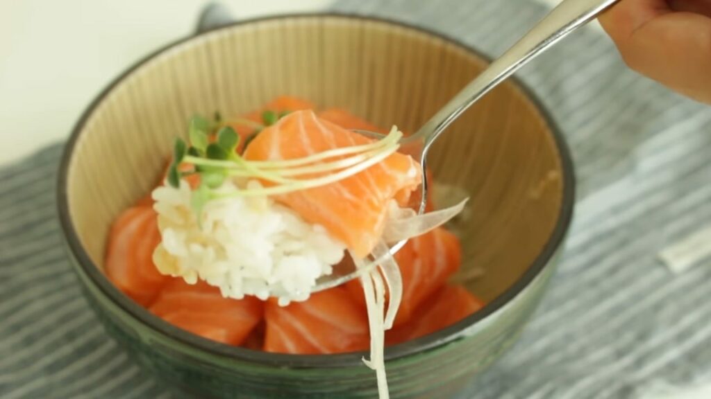 How to make Salmon Donburi