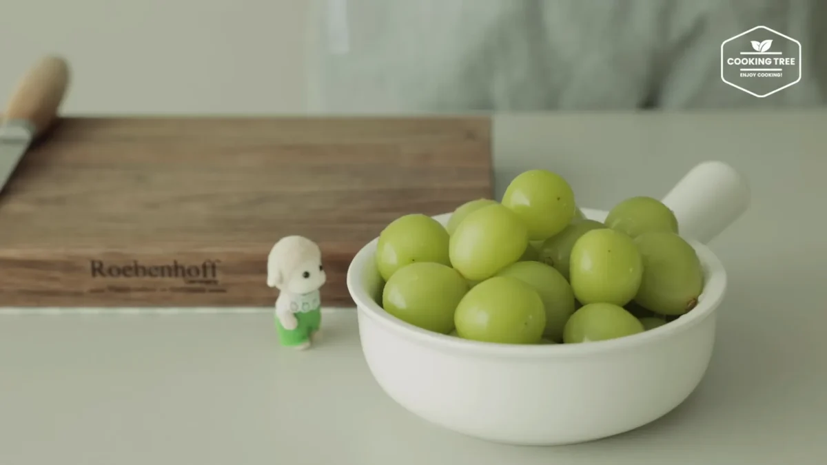 Shine Muscat Green Grape Cake Recipe