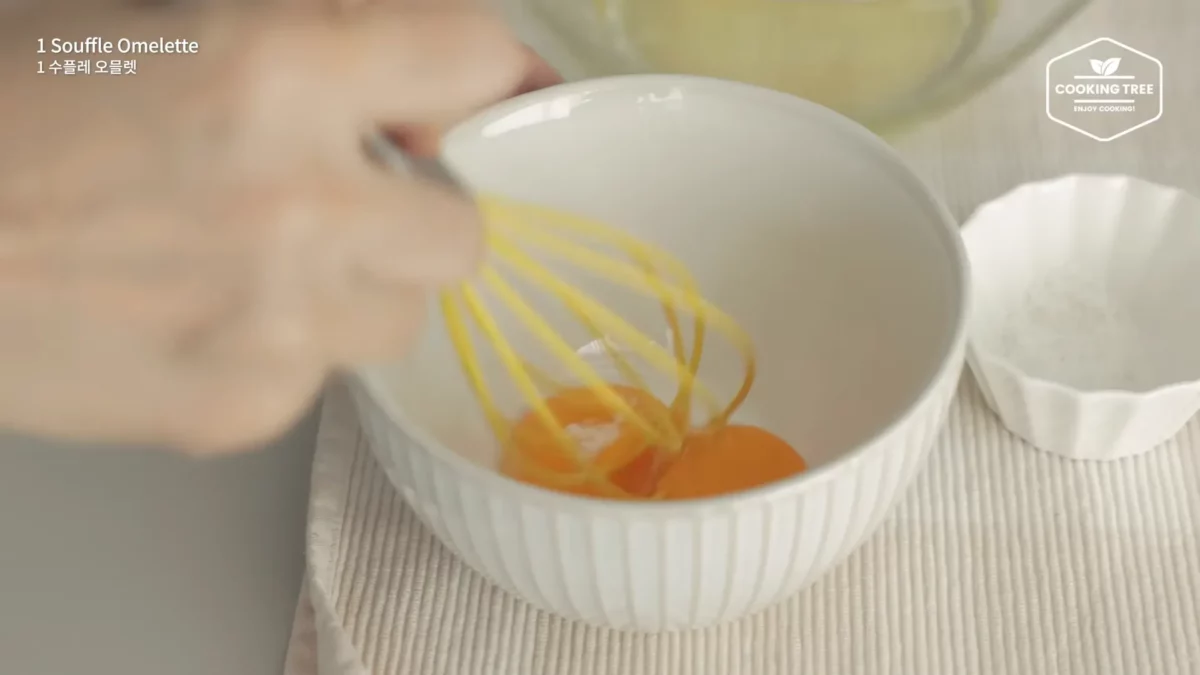 Ways to make Souffle Omelette with Eggs Easy Recipe